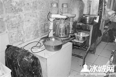 黑戶面包在世紀聯(lián)華顧鄉(xiāng)店專柜銷售的食品經(jīng)營合規(guī)風險分析